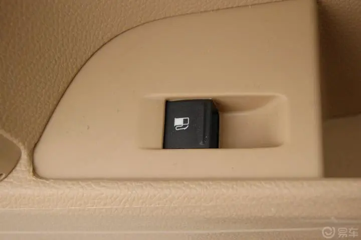 速腾2.0L/2V 手自一体舒适型内控油箱开启健