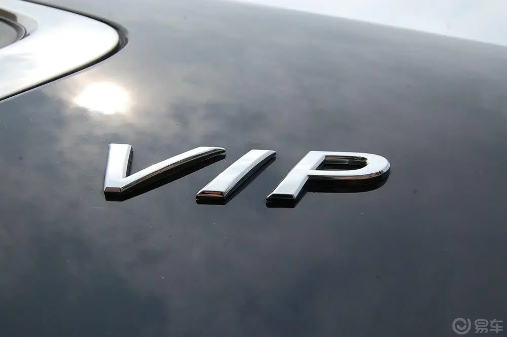 天籁公爵 3.5L XV VIP 至尊版车侧标