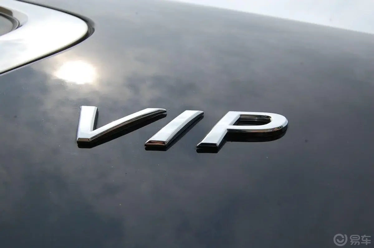 天籁公爵 3.5L XV VIP 至尊版车侧标