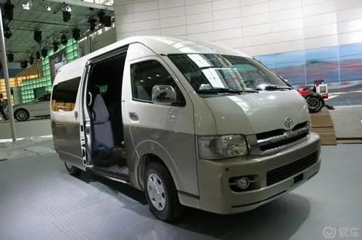 HIACE13人座豪华小客车 TRH223L—LEMNK 标准版侧前45度车头向右水平