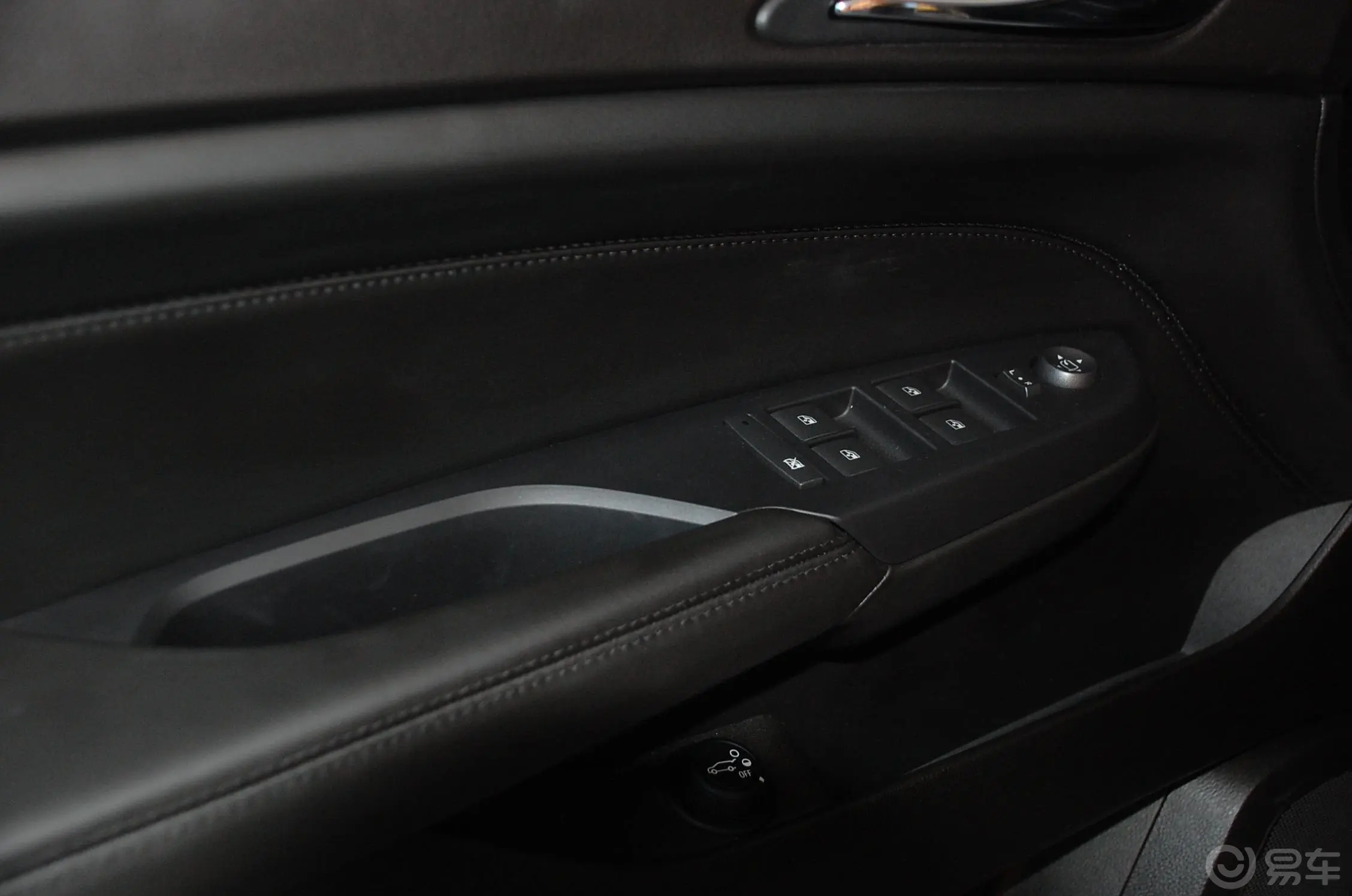 凯迪拉克SRXSRX 4.6L 旗舰型驾驶员侧车门内门板