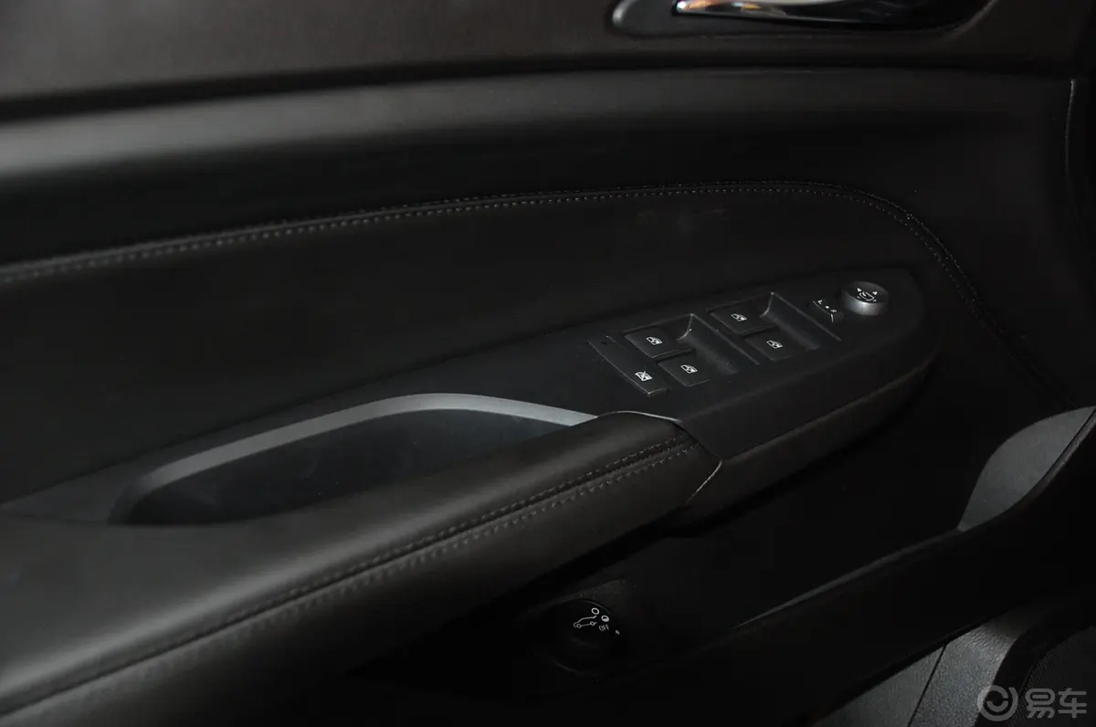 凯迪拉克SRXSRX 4.6L 旗舰型驾驶员侧车门内门板