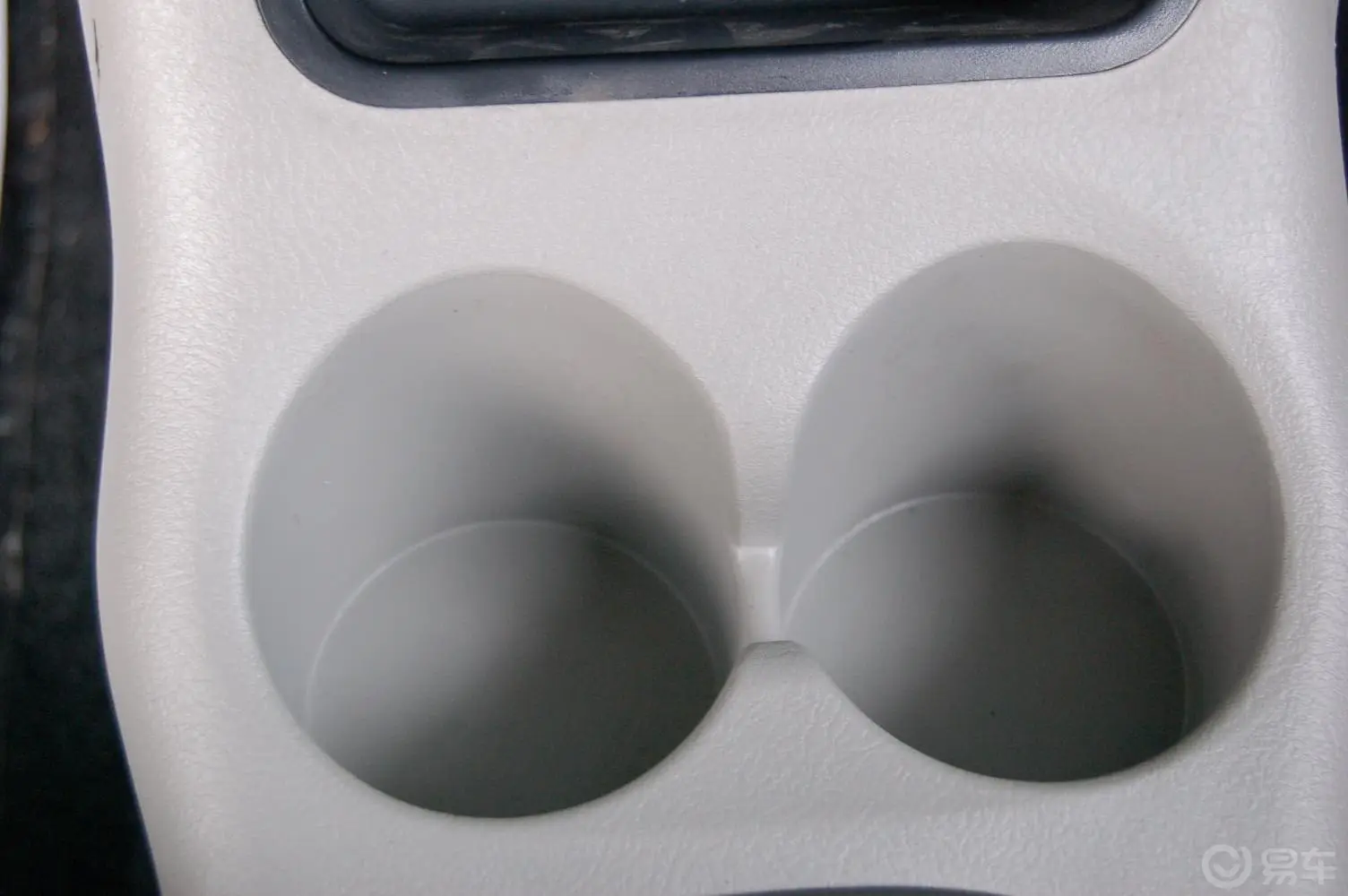 奇瑞QQ30.8—MT 基本型前排水杯架