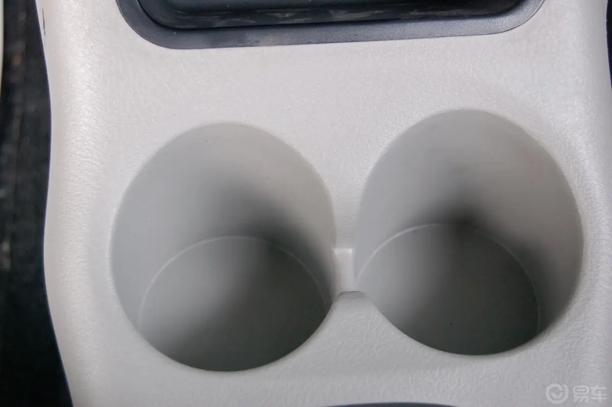 奇瑞QQ30.8—MT 基本型前排水杯架