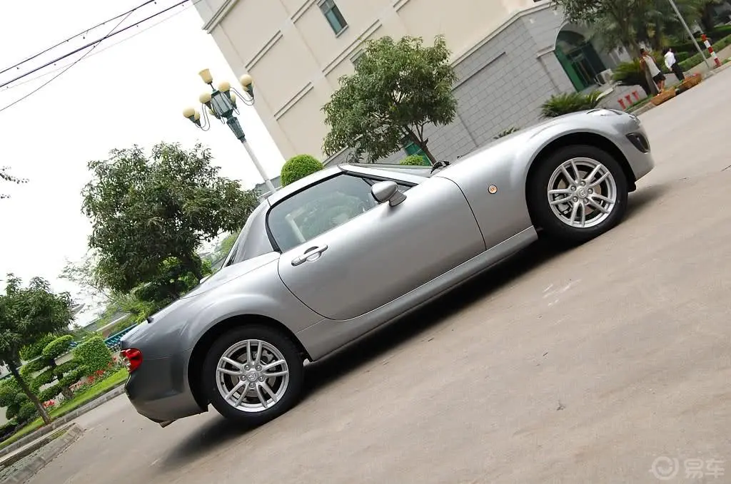 马自达MX-52.0L 标准型外观