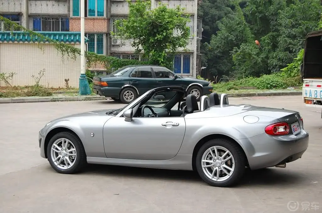 马自达MX-52.0L 标准型外观