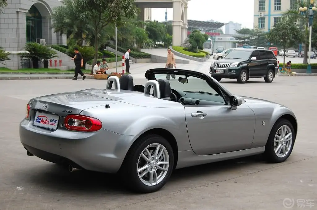 马自达MX-52.0L 标准型外观