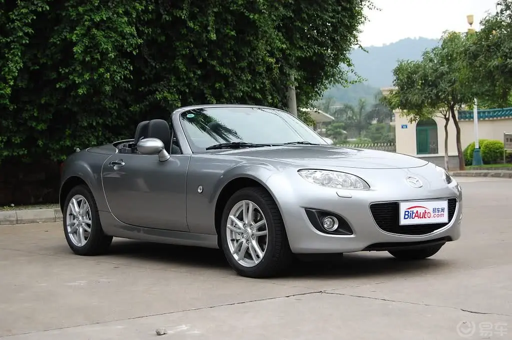 马自达MX-52.0L 标准型外观