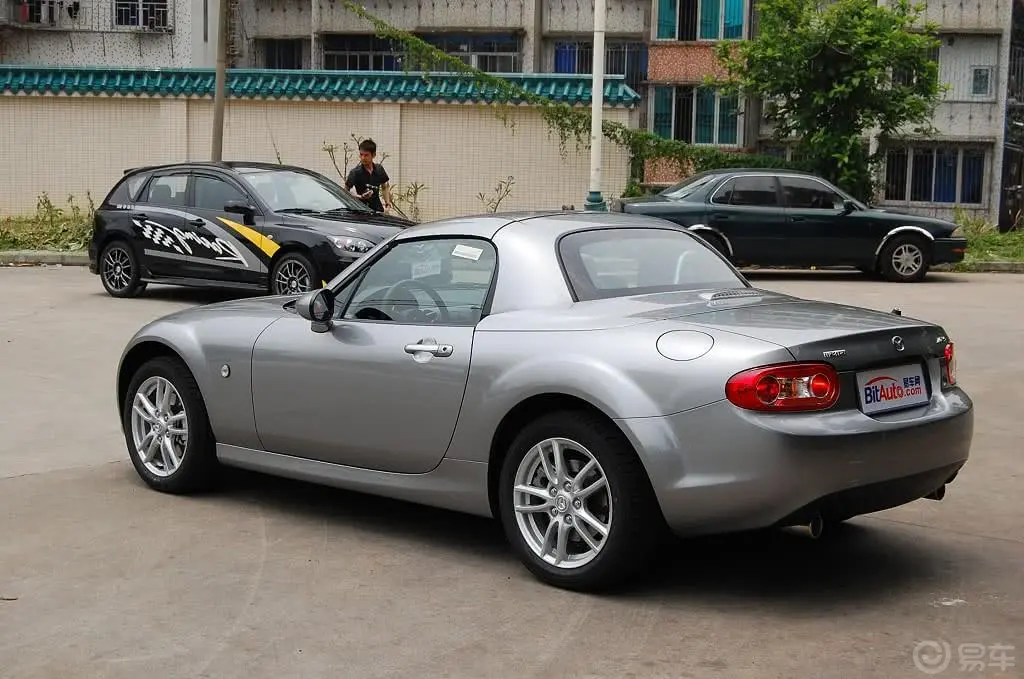 马自达MX-52.0L 标准型外观