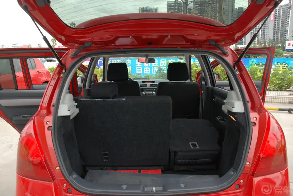 天语 SX4两厢 1.6L 时尚型 MT空间