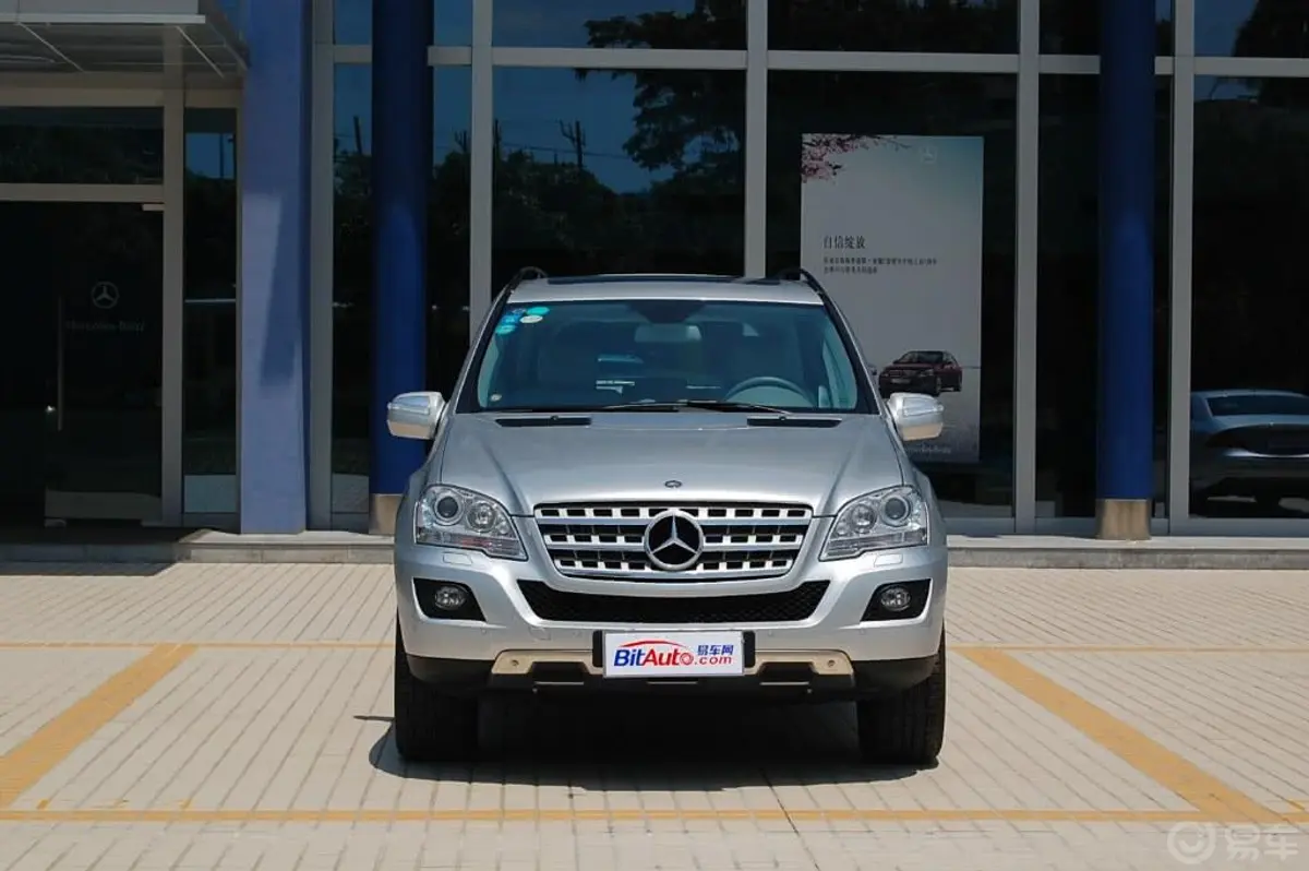 奔驰M级ML 350 4MATIC 豪华型外观