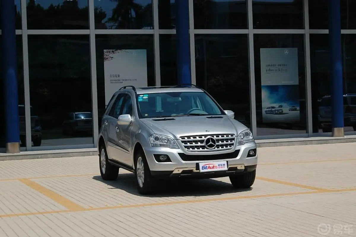 奔驰M级ML 350 4MATIC 豪华型外观