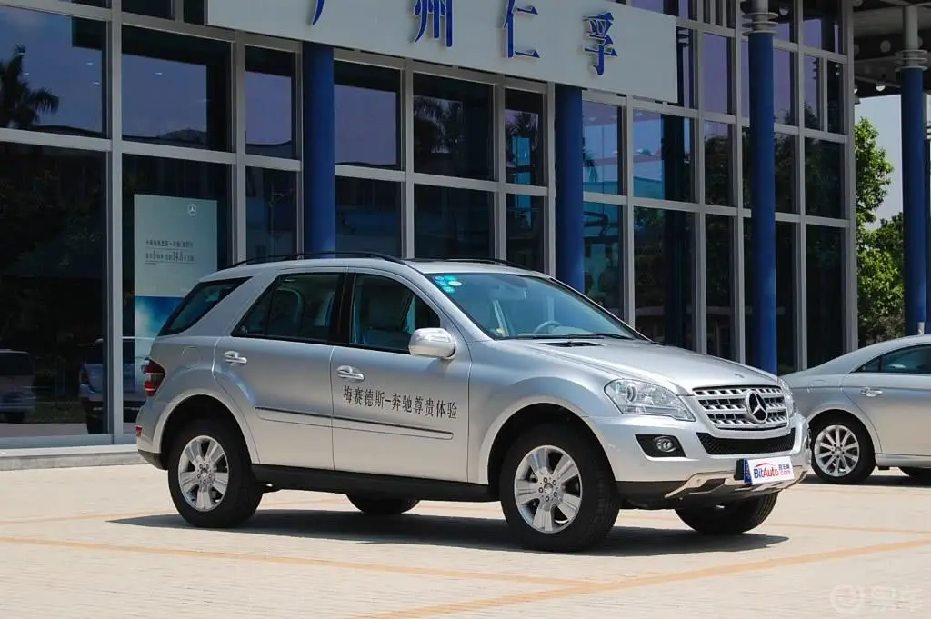 奔驰M级ML 350 4MATIC 动感型外观