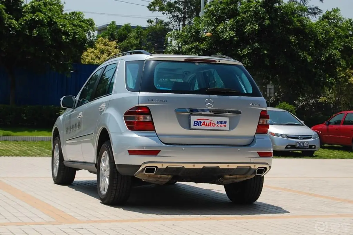 奔驰M级ML 350 4MATIC 动感型外观