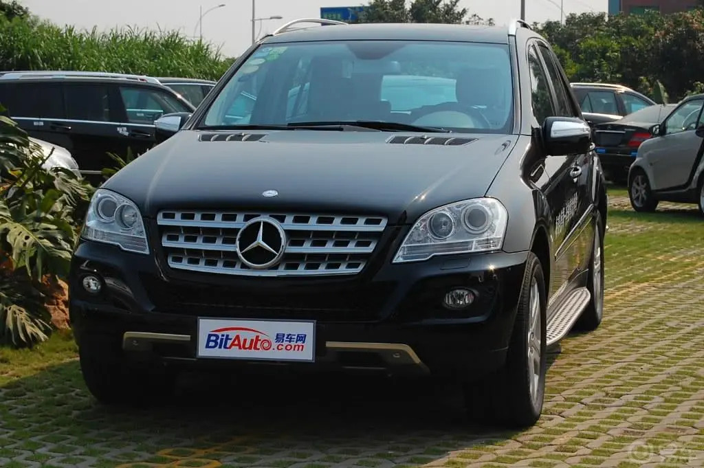 奔驰M级ML 350 4MATIC 豪华型外观