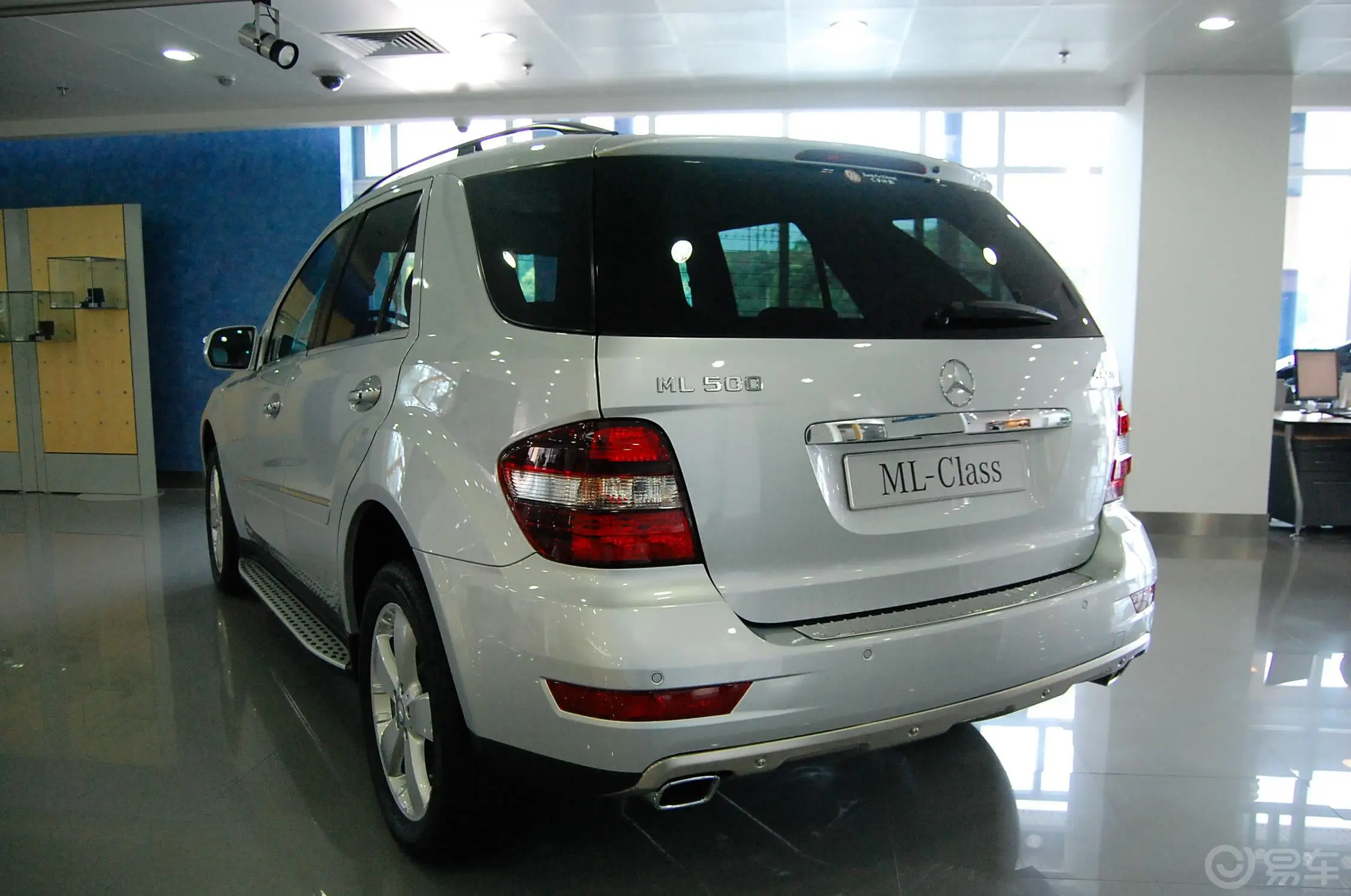 奔驰M级ML 350 4MATIC 豪华型外观