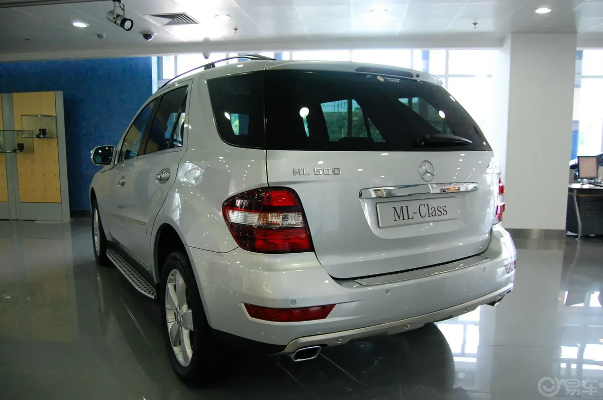 奔驰M级ML 350 4MATIC 豪华型外观