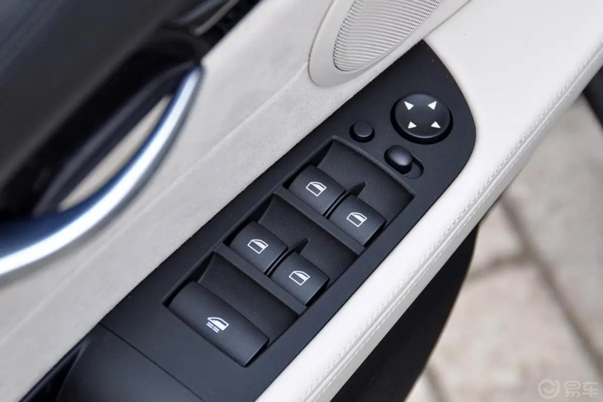 宝马Z4sDrive30i 锋尚型外后视镜控制键