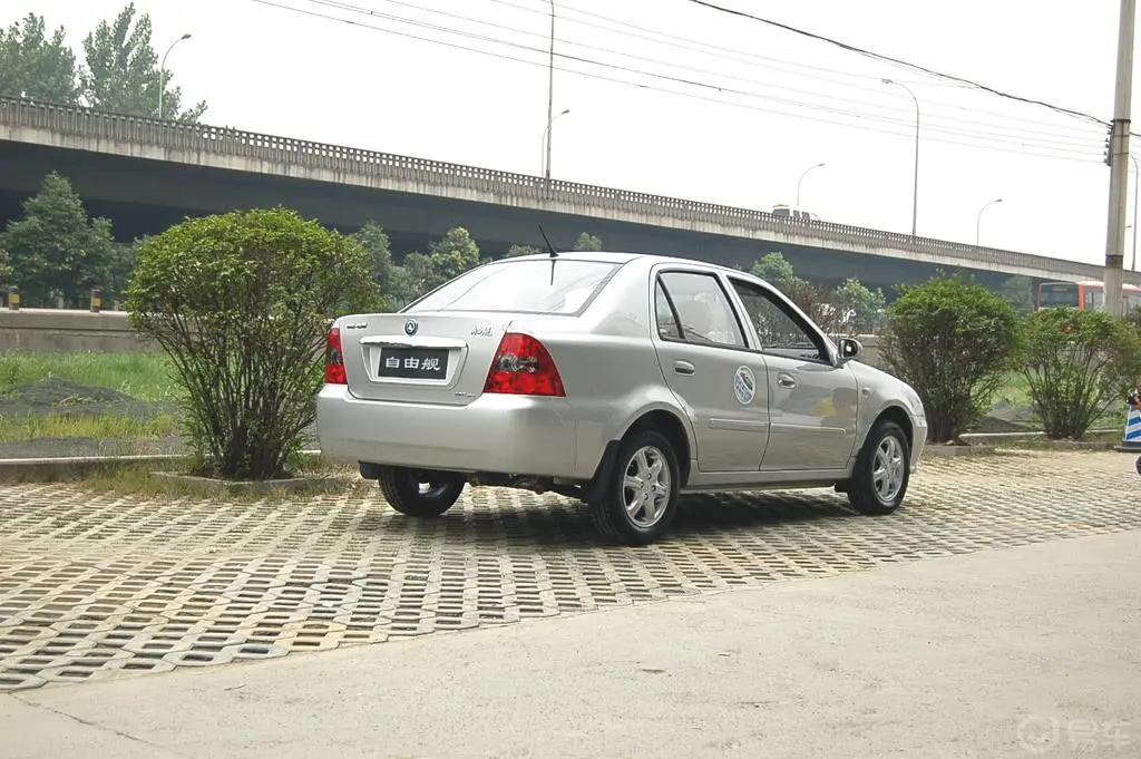 自由舰经典版 1.3L—MT 基本型外观