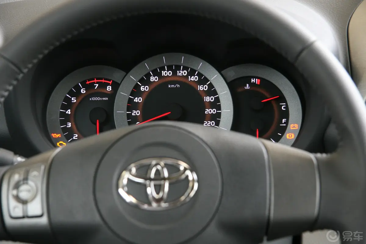 RAV4荣放2.4L 豪华导航版 AT内饰