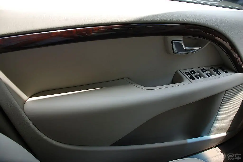 沃尔沃S80L3.0 T6 AWD 智尊版驾驶员侧车门内门板