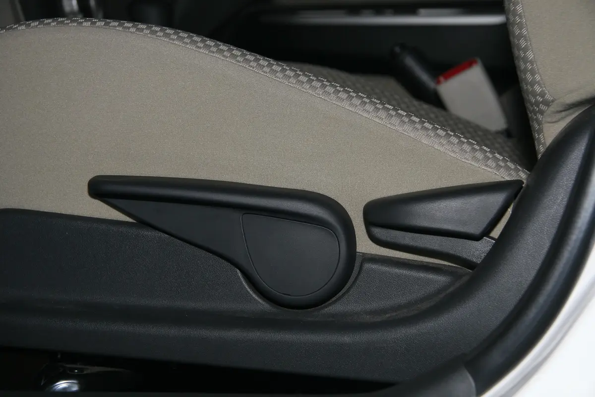 威驰1.3 GL—i 标准版 AT座椅调节键
