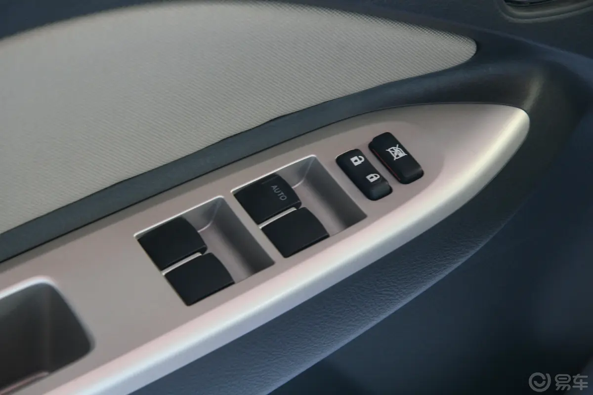 威驰1.3 GL—i 标准版 AT电窗控制键