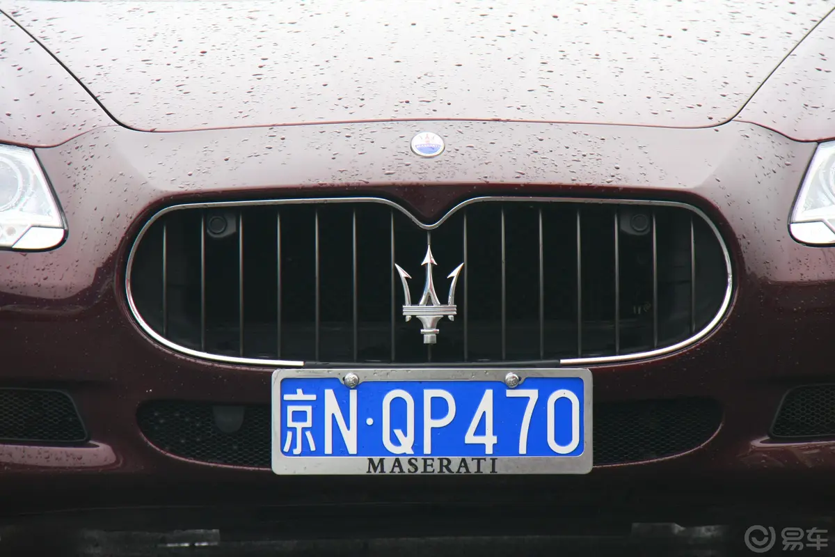 Quattroporte4.7 运动版前格栅侧俯拍