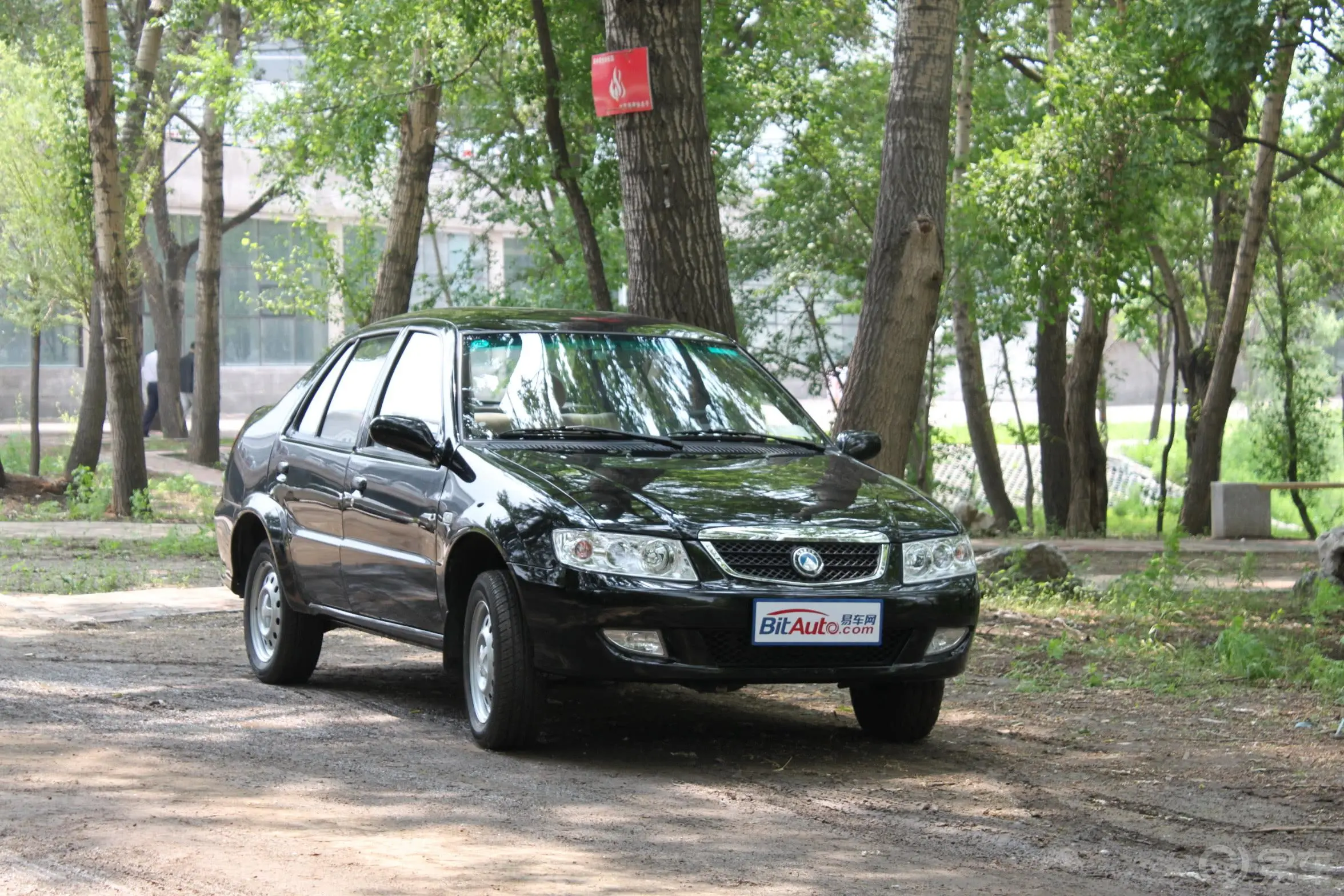 优利欧1.0L—MT基本型外观