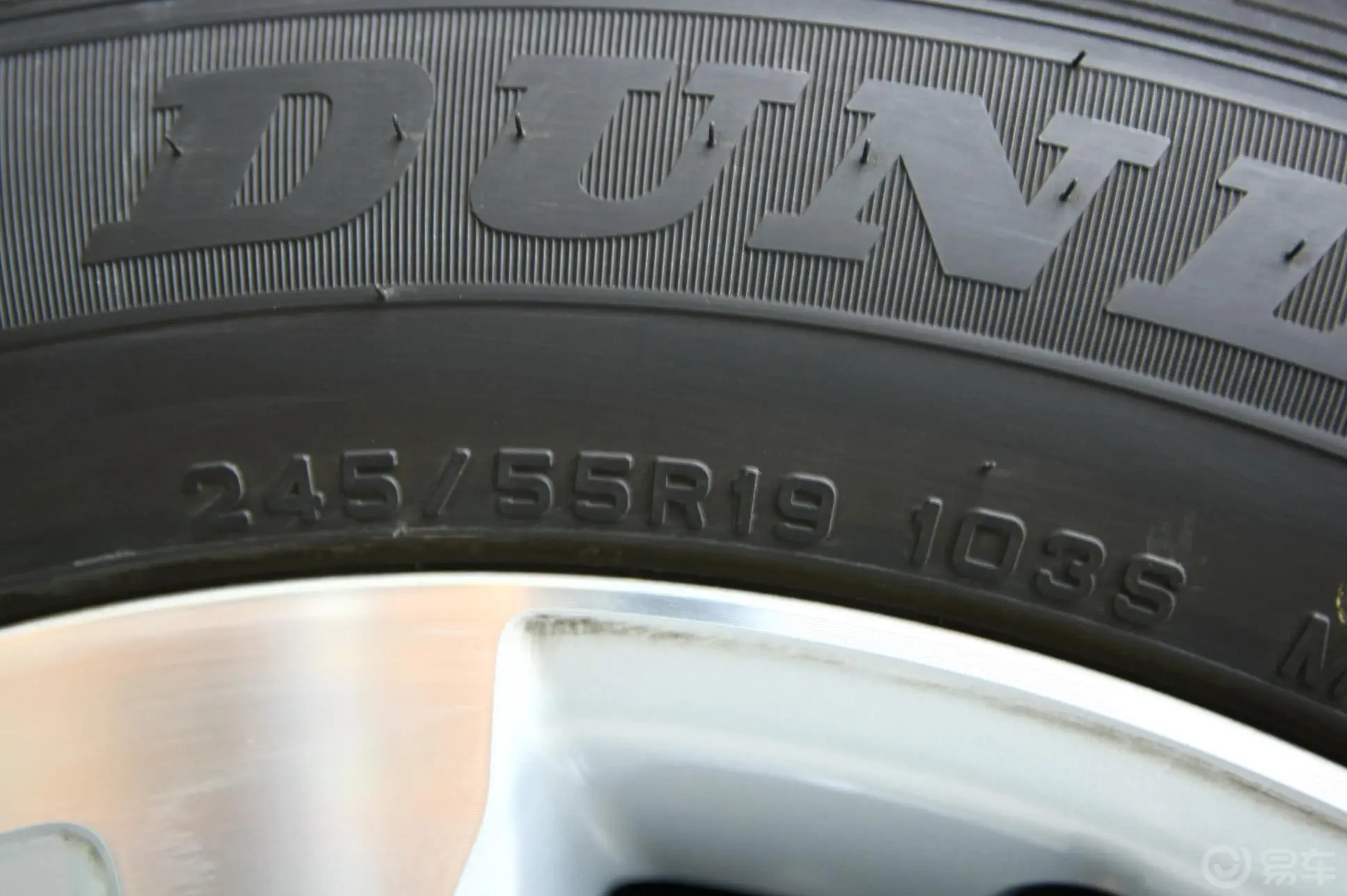 汉兰达2.7L 至尊版轮胎规格