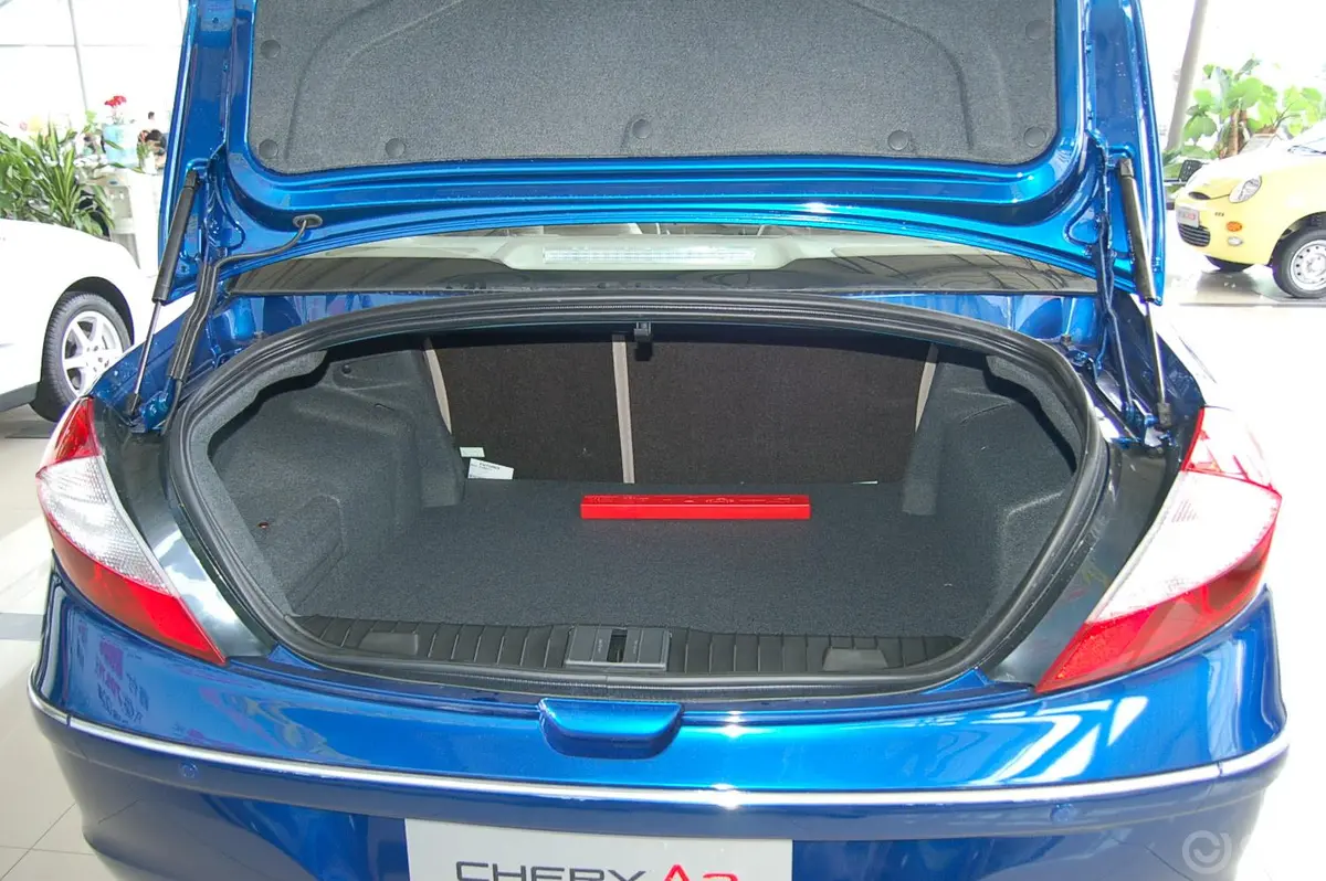 奇瑞A3三厢 1.6—MT 舒适型行李箱空间