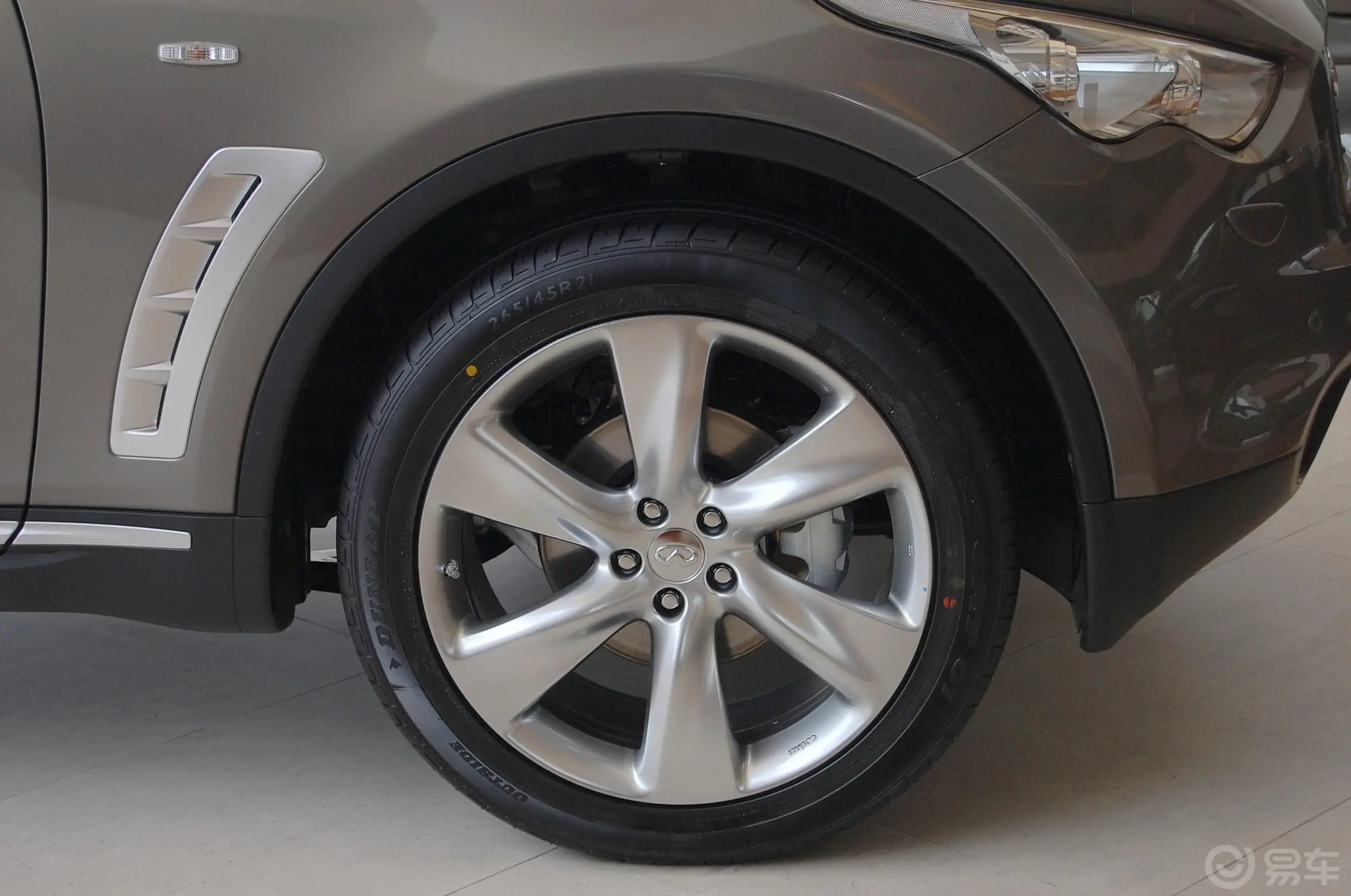英菲尼迪FX35 超越版轮胎规格