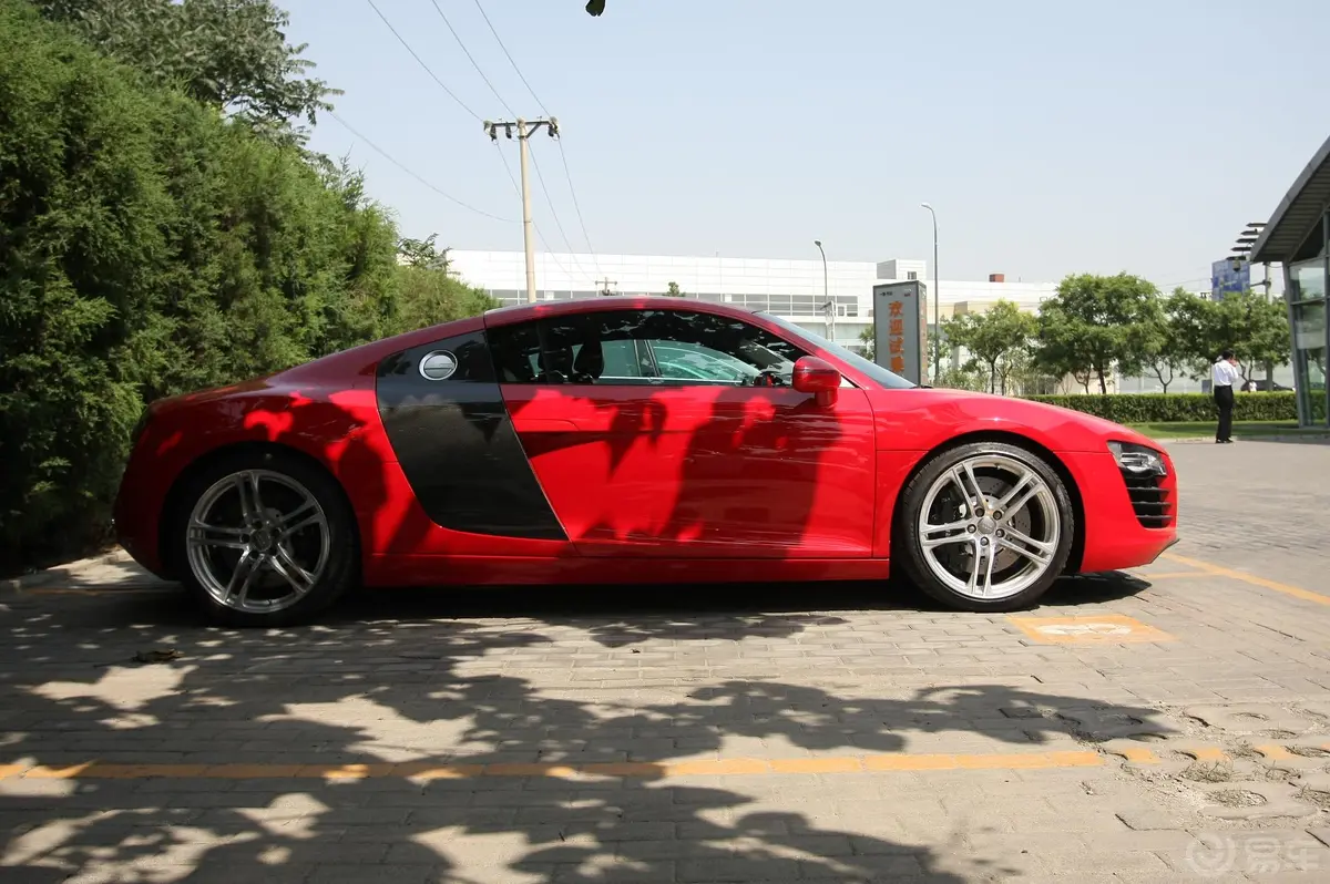 奥迪R84.2L FSI quattro外观