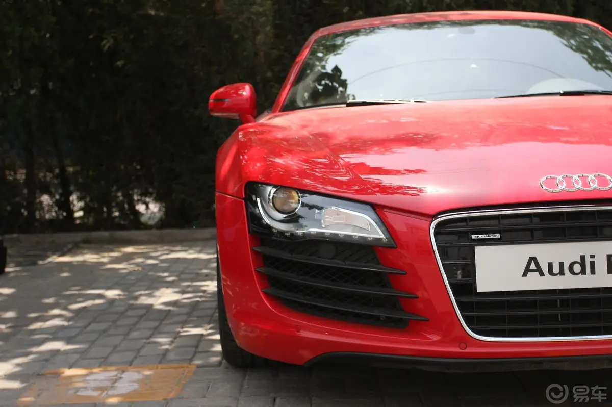 奥迪R84.2L FSI quattro外观