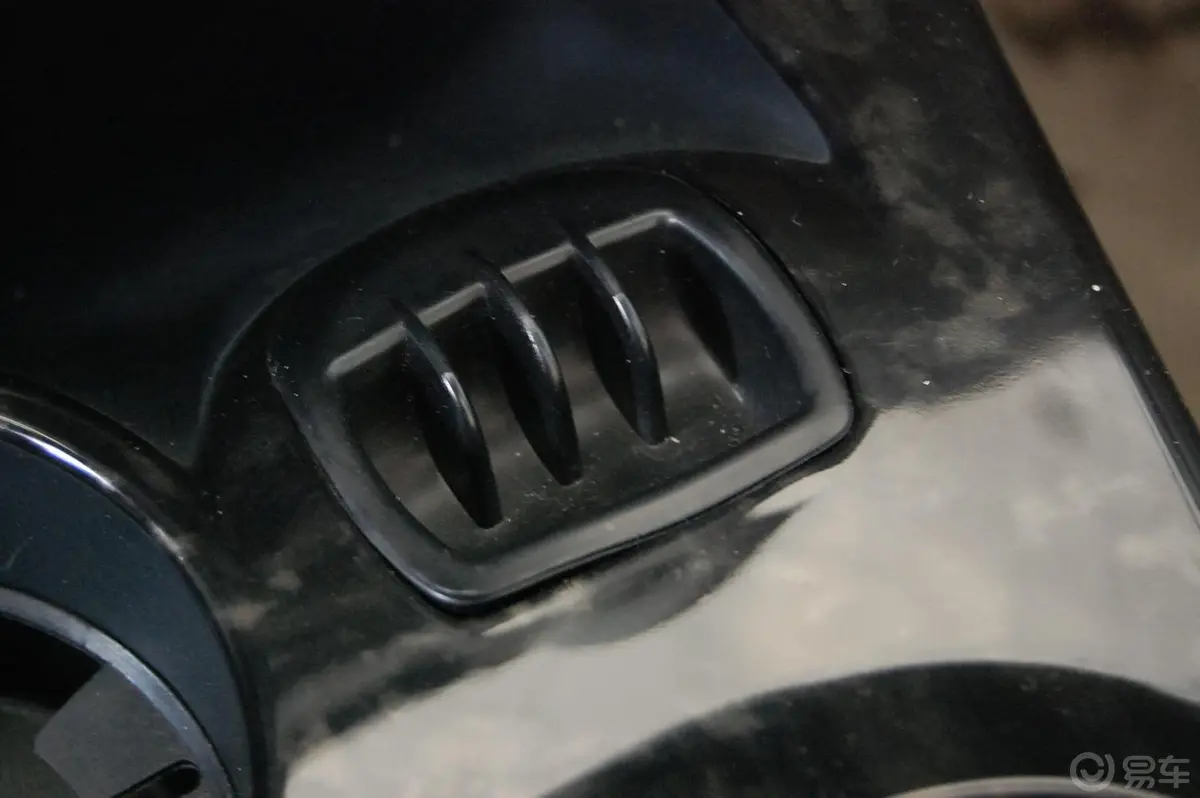 经典圣达菲1.8T 汽油两驱手动挡 豪华 国Ⅳ内饰