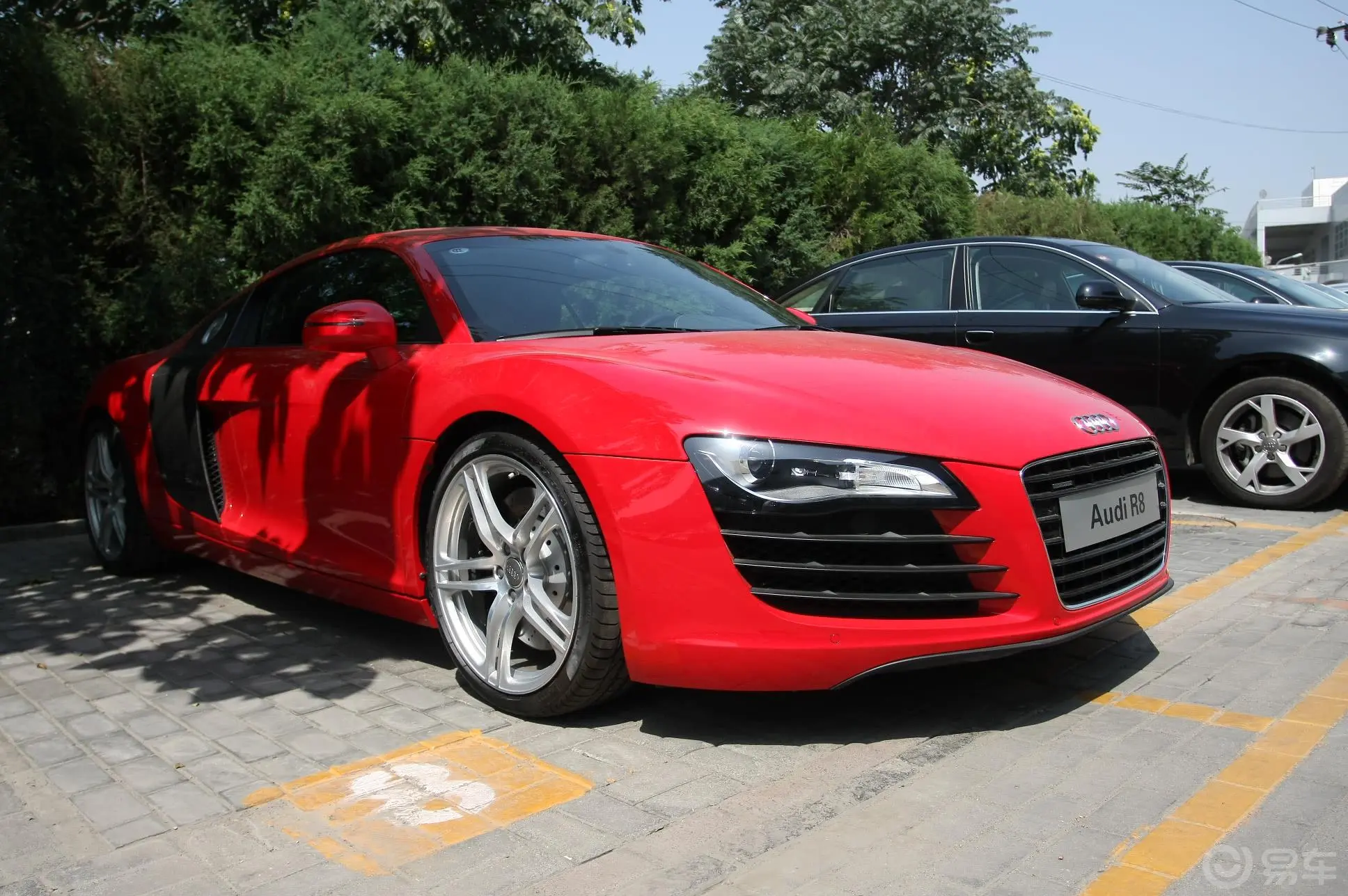 奥迪R84.2L FSI quattro外观