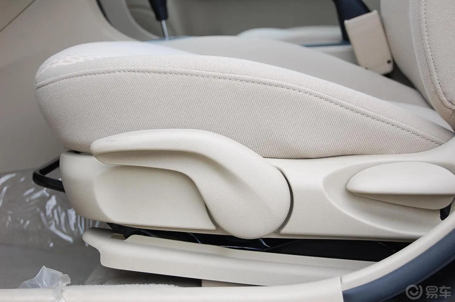 马自达31.6L手动标准版座椅调节键