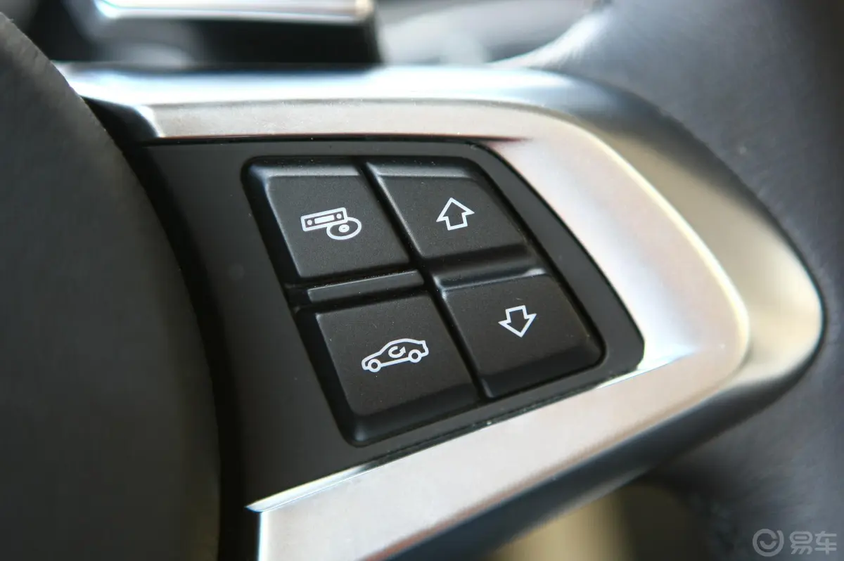 宝马Z4sDrive30i 锋尚型方向盘音响控制开关