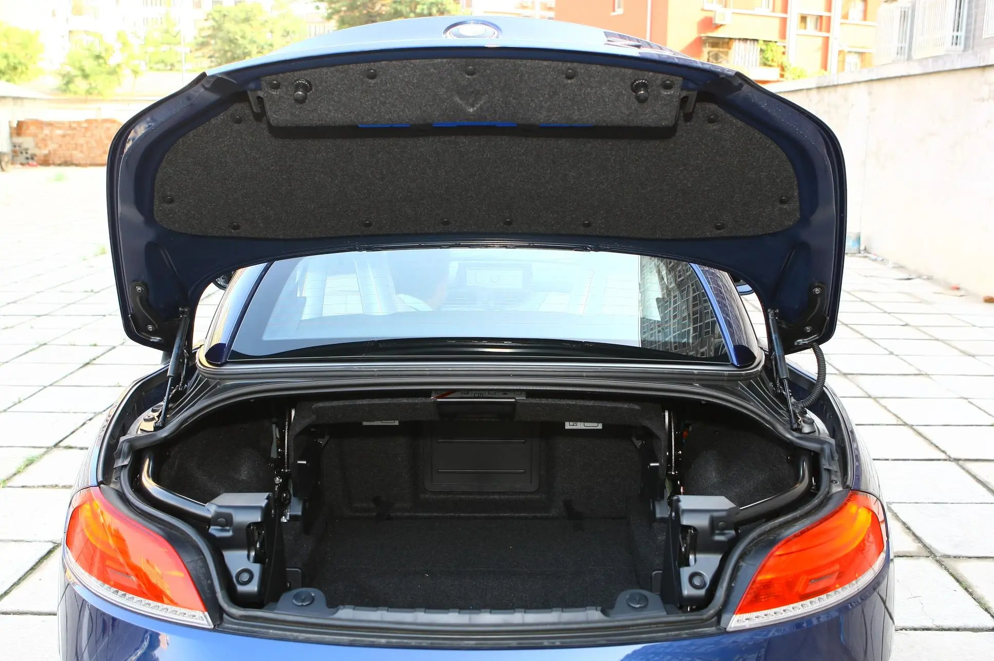 宝马Z4sDrive30i 锋尚型行李箱空间