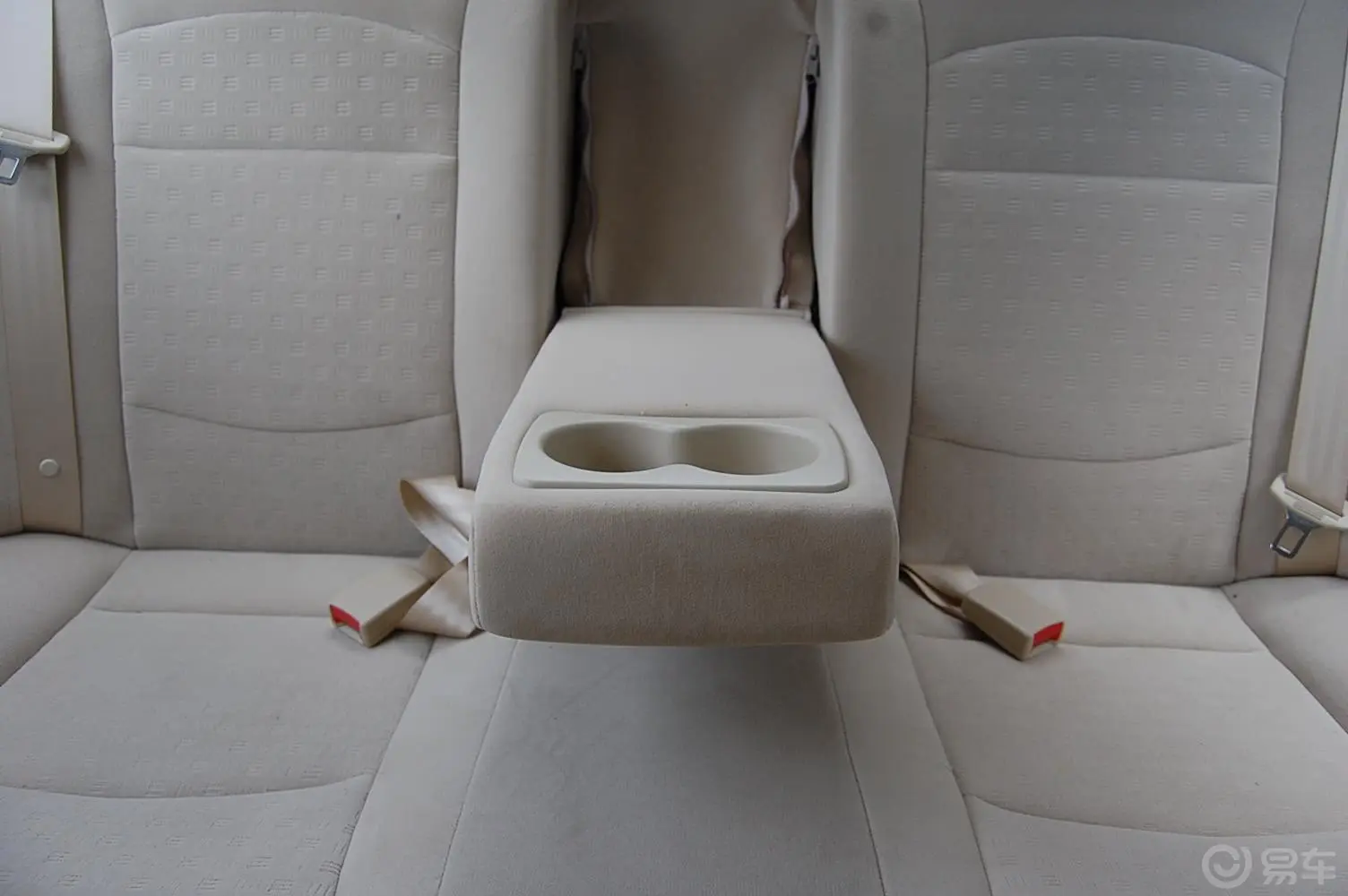 宾悦2.0MT 舒适型后排座椅特殊细节