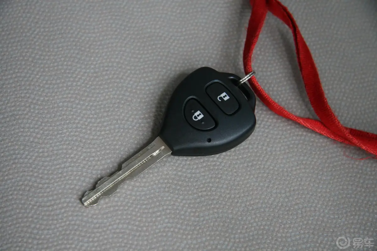 卡罗拉GL AT钥匙（背面，按键）