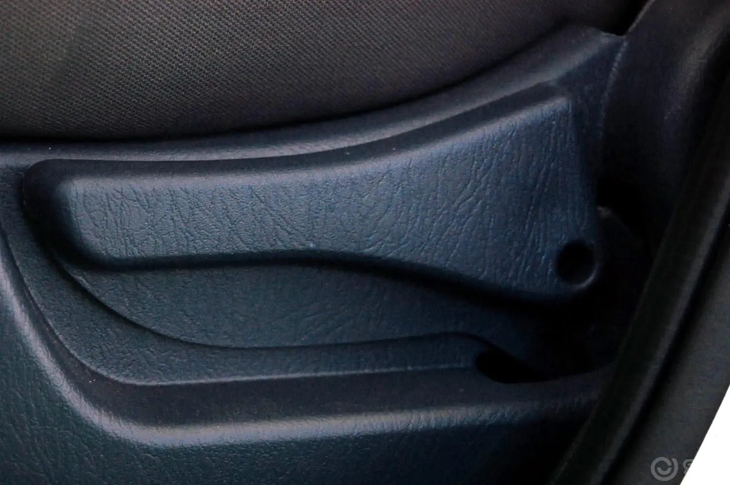 众泰20081.3L时尚型座椅调节键