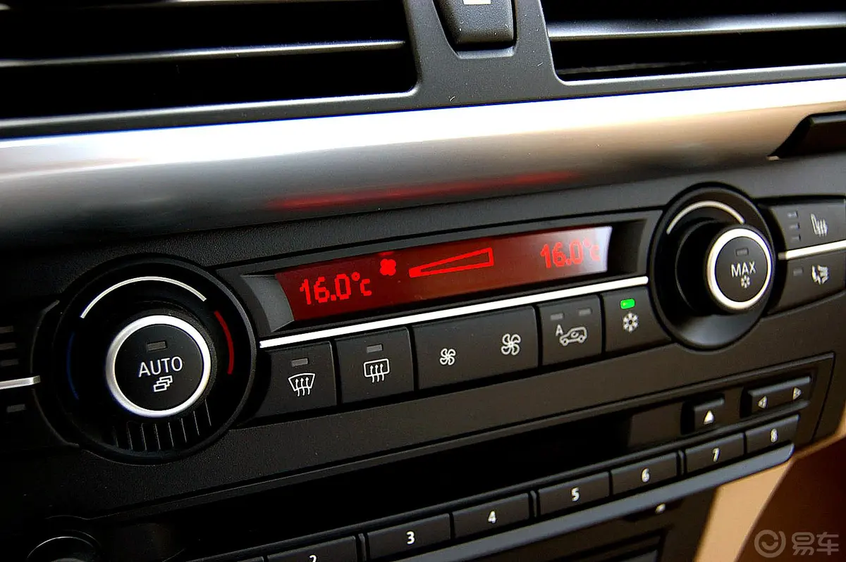 宝马X5(进口)xDrive30i 领先型空调显示屏