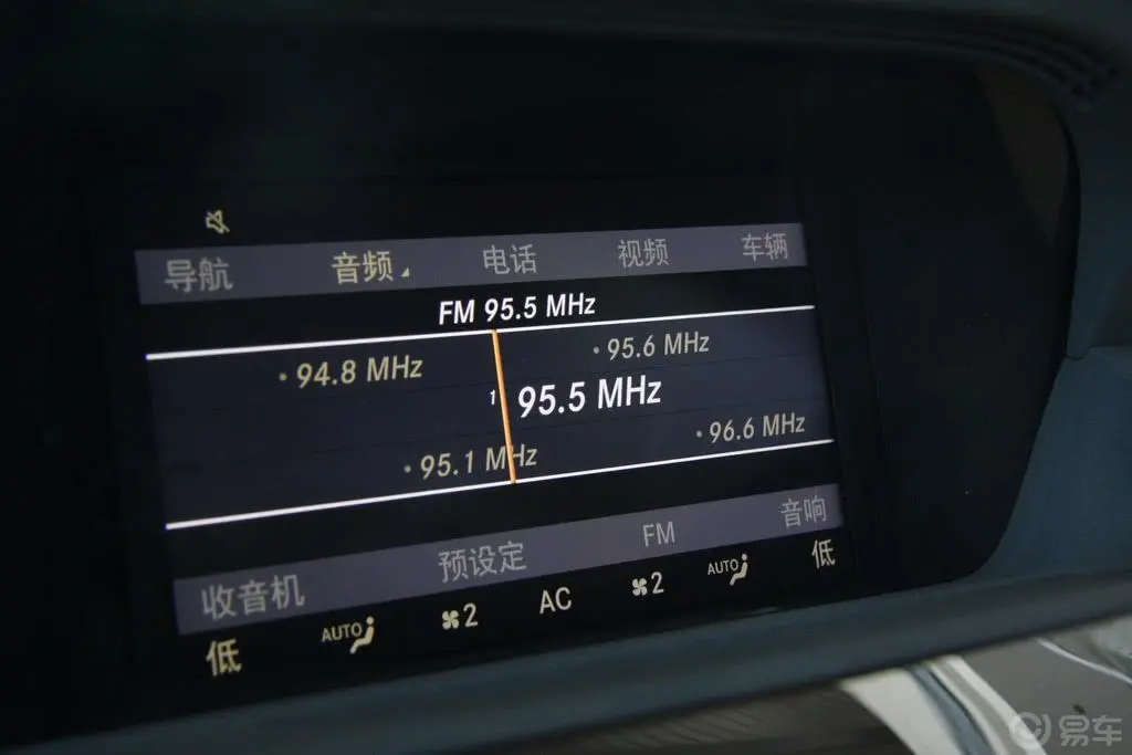 奔驰S级S 300 L 尊贵型音响显示屏