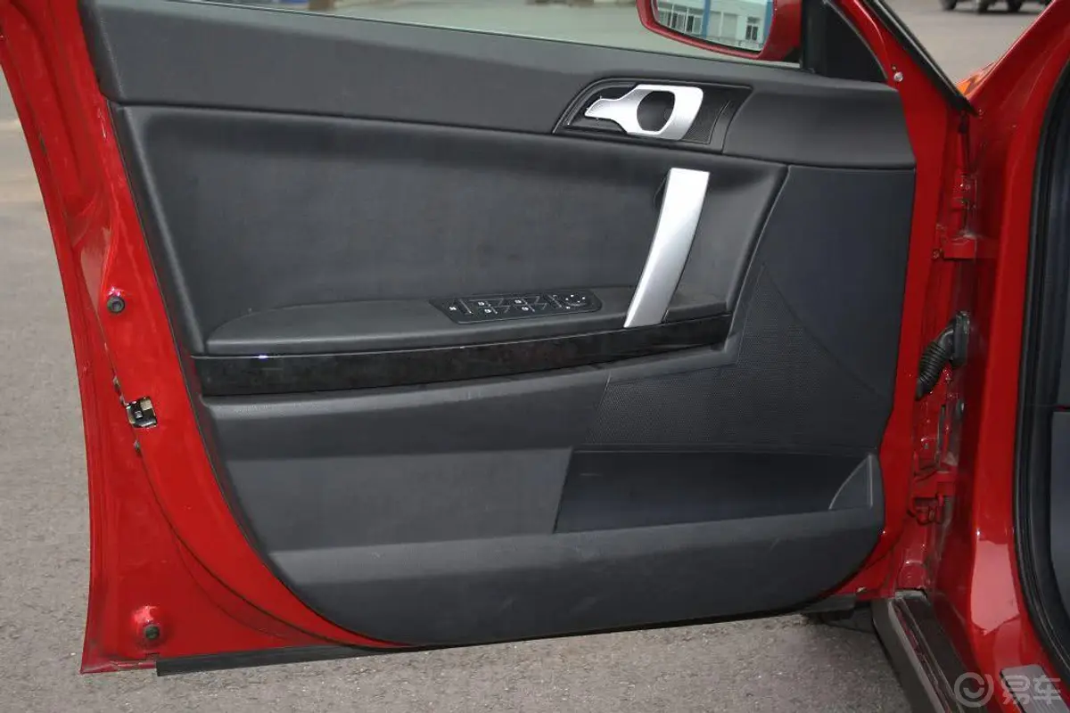 荣威550S 1.8T 品锐版驾驶员侧车门内门板