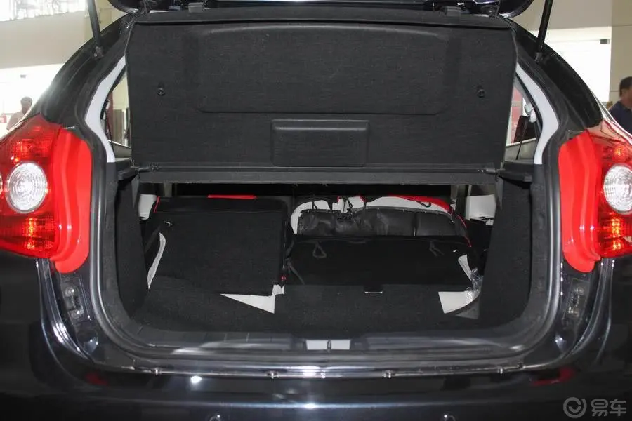 骏捷FRV1.3L MT 舒适型行李箱空间