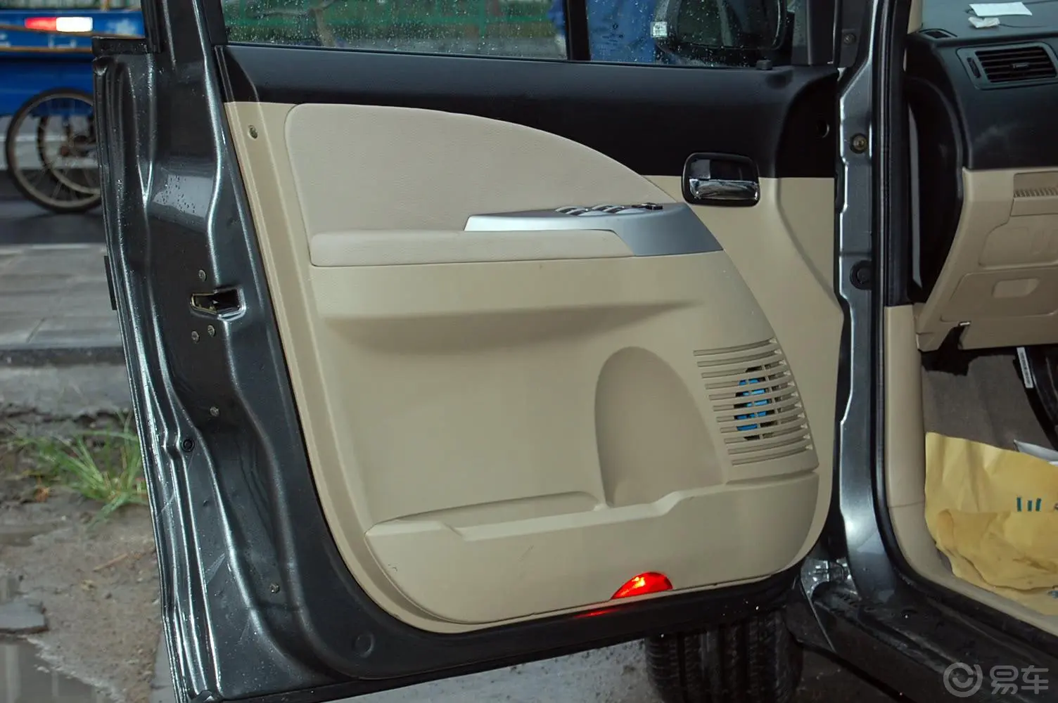 景逸1.8L舒适型驾驶员侧车门内门板