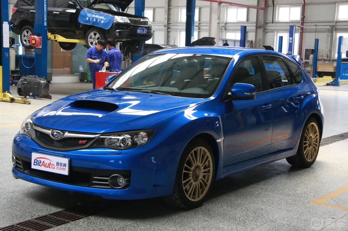 斯巴鲁WRXImpreza WRX STI加强版侧前45度车头向左水平