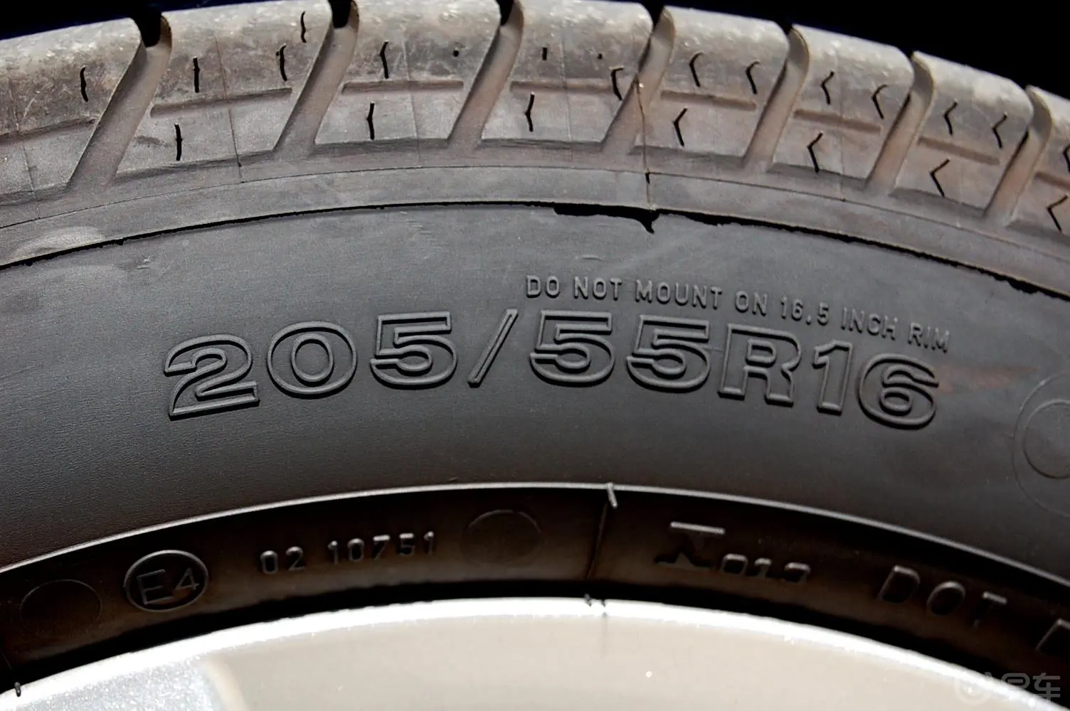 标致307(进口)SW 2.0 精装版轮胎规格