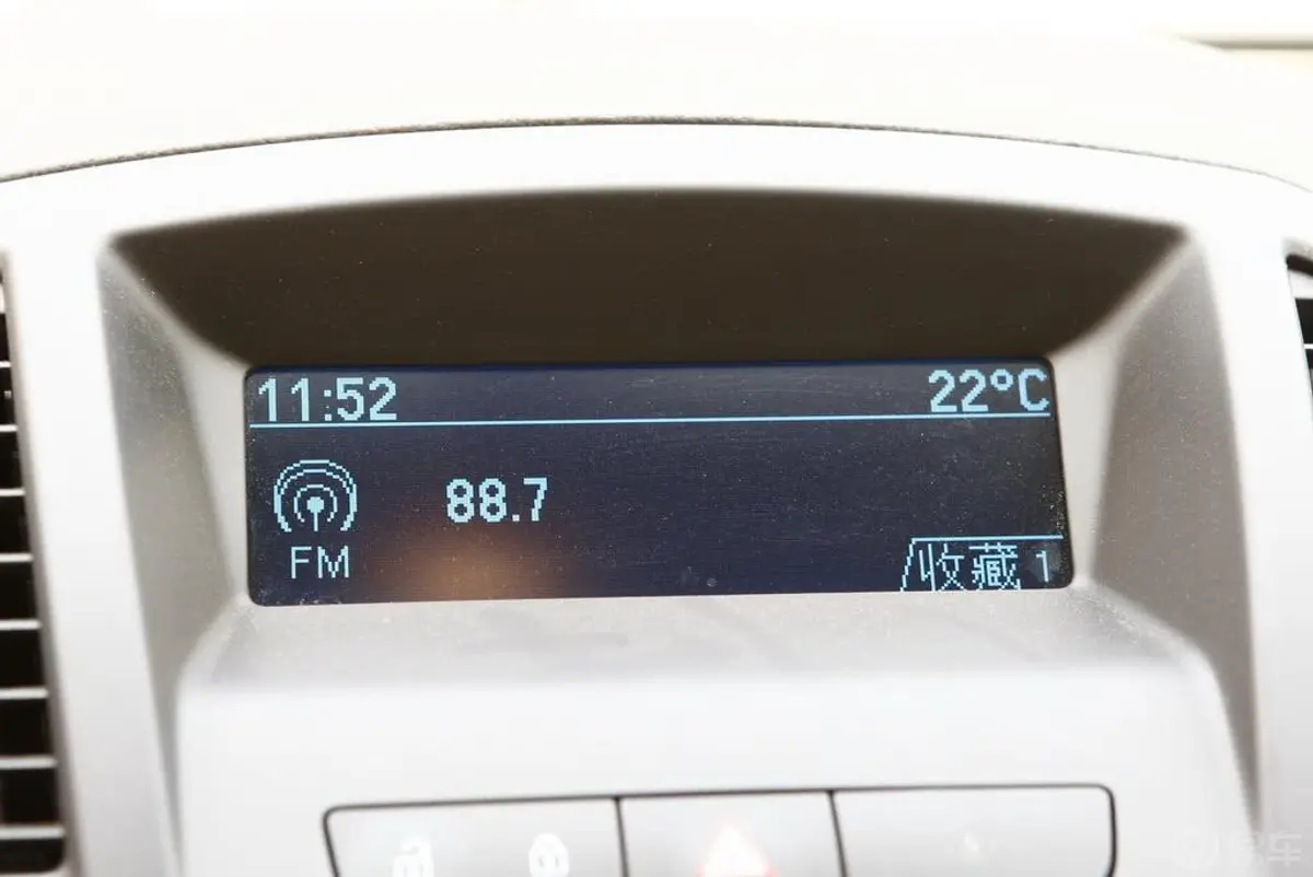 君威1.6T 精英运动版音响显示屏